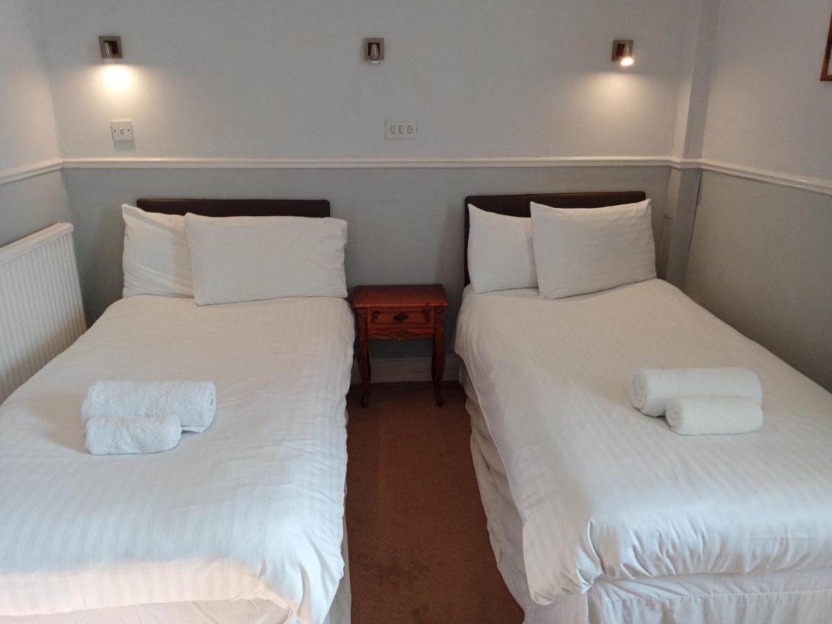 בלפורד Blue Bell Hotel מראה חיצוני תמונה