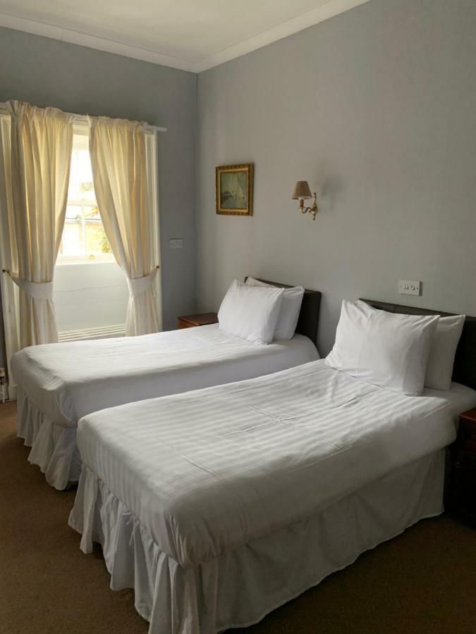 בלפורד Blue Bell Hotel מראה חיצוני תמונה